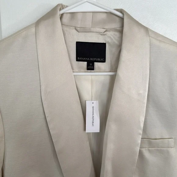 Banana Republic Silk-Lined Blazer - Picture 2 of 3